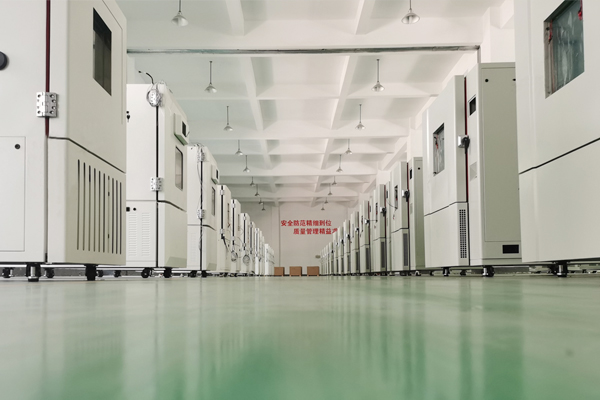 高低溫交變濕熱試驗箱在各行業的應用探索